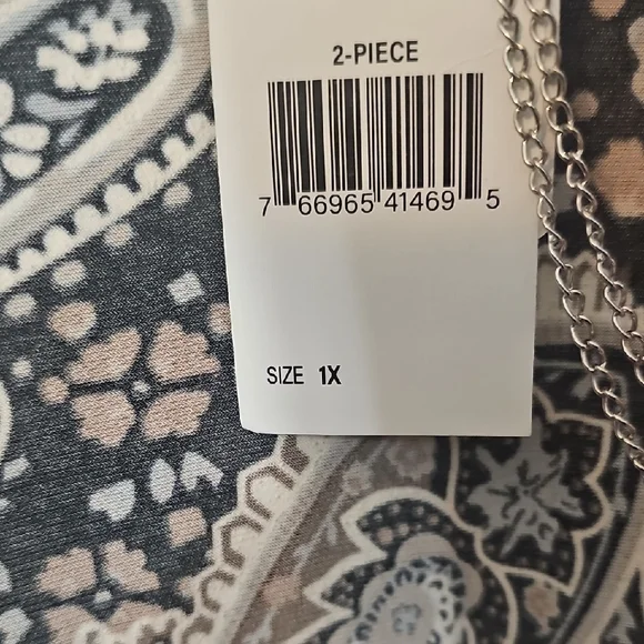 Elegant Paisley Women's Blouse - Black, White, and Brown - Picture 4 of 8